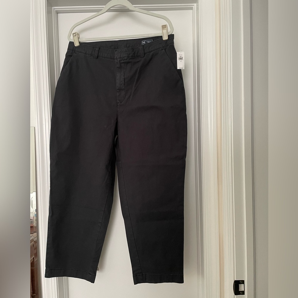 NWT.  Women’s Gap Straight Up Khaki Black Pant.  Relaxed Fit.  Size 14.